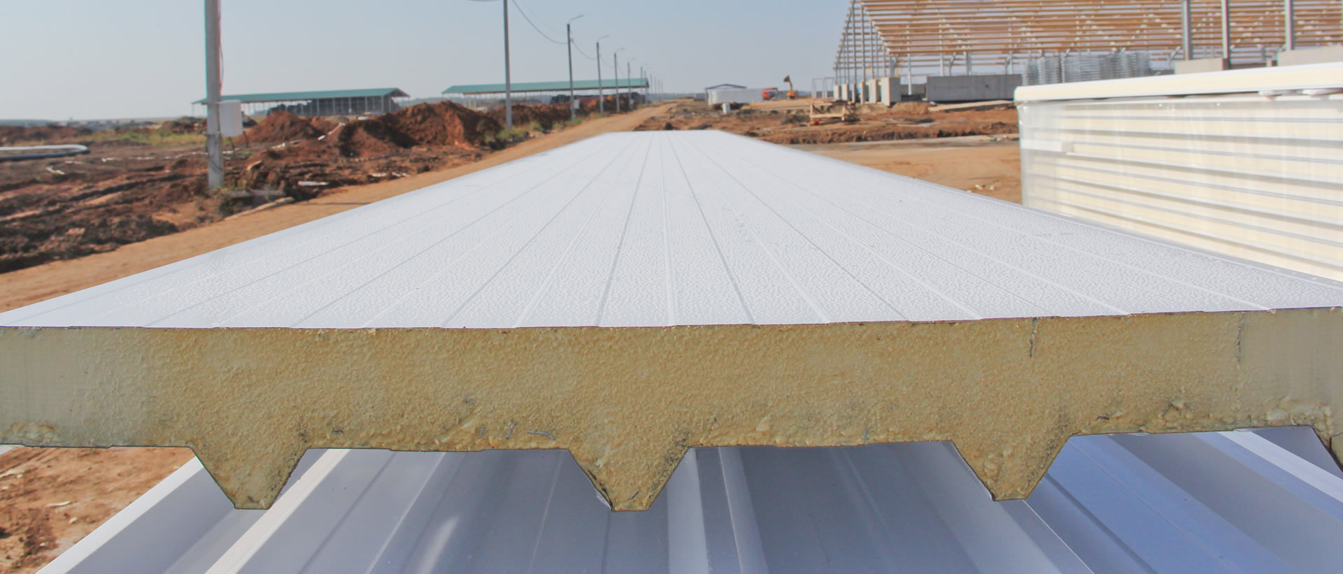 Trapezblech Isoliert kaufen für Dach-oder Wandverkleidung mit Wärmedämmung